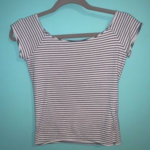 Super cute hollister tshirt